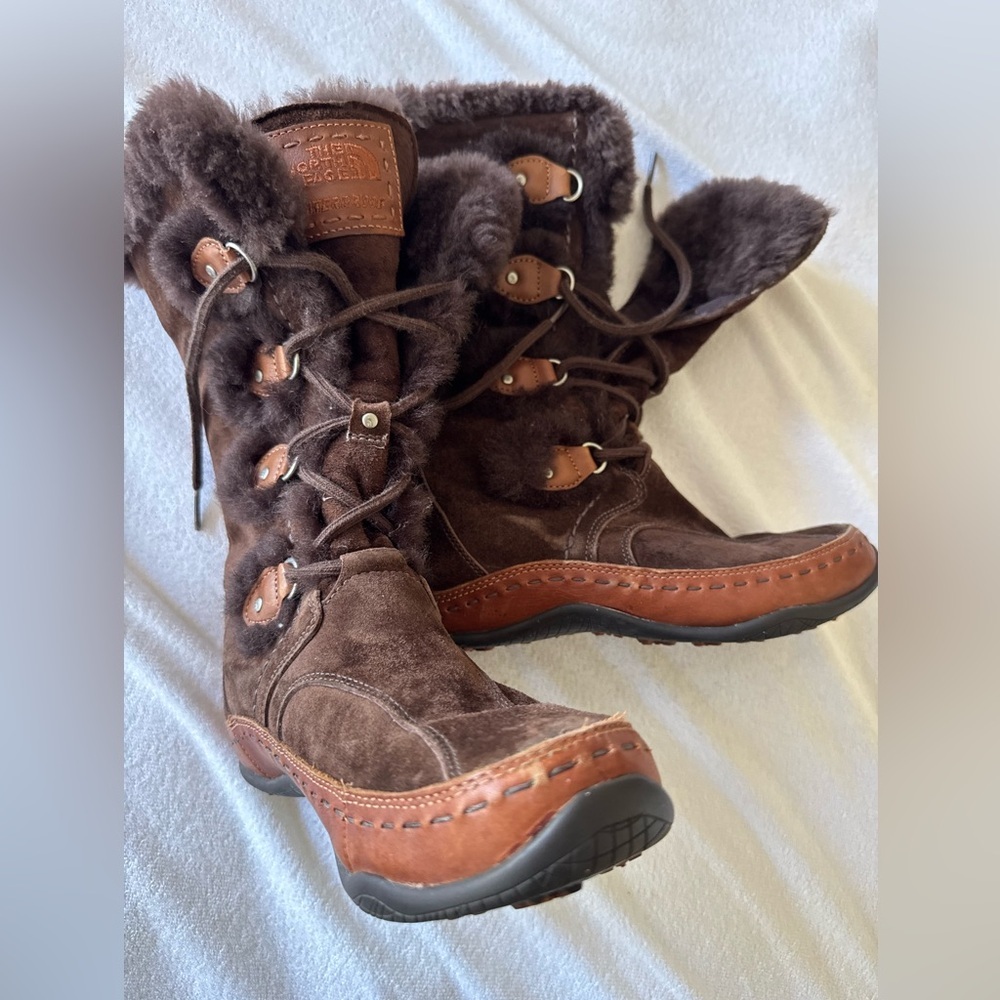 Vintage North Face Abby II insulated brown suede winter lace up boots snowflakes